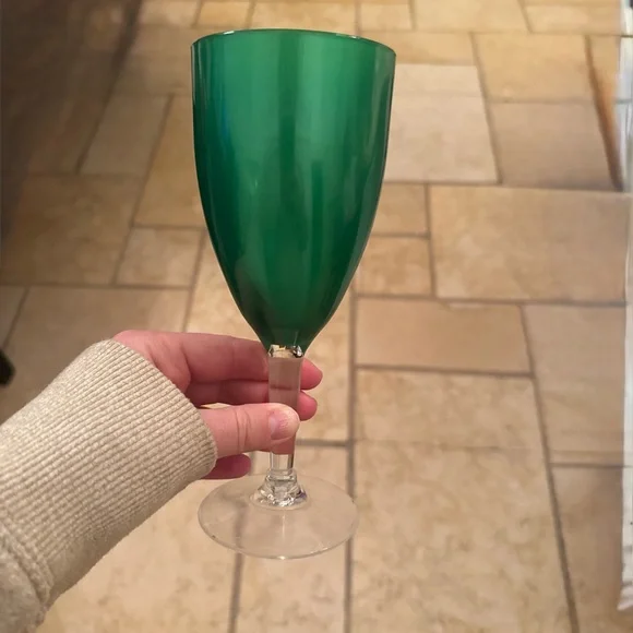 Elegant Green Wine Glass - Picture 1 of 1